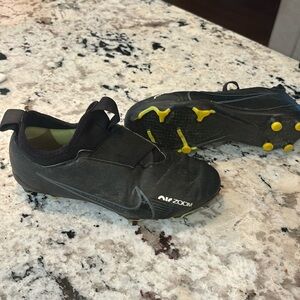 NIKE KIDS ZOOM MERCURIAL VAPOR 15 ACADEMY FG/MG BLACK/GREY